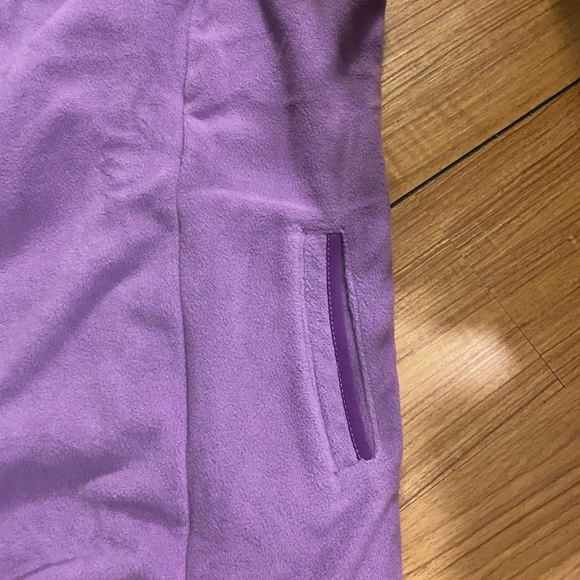 Woman’s Curves brand full zip vest - Picture 3 of 9